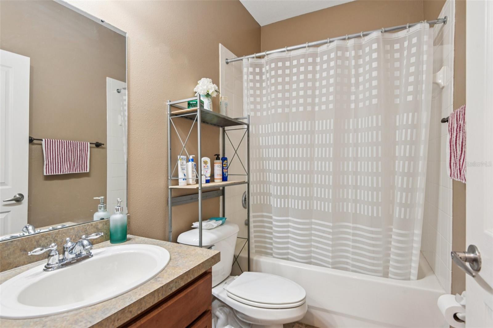 Image 33 of 58 For 8129 Lagerfeld Drive
