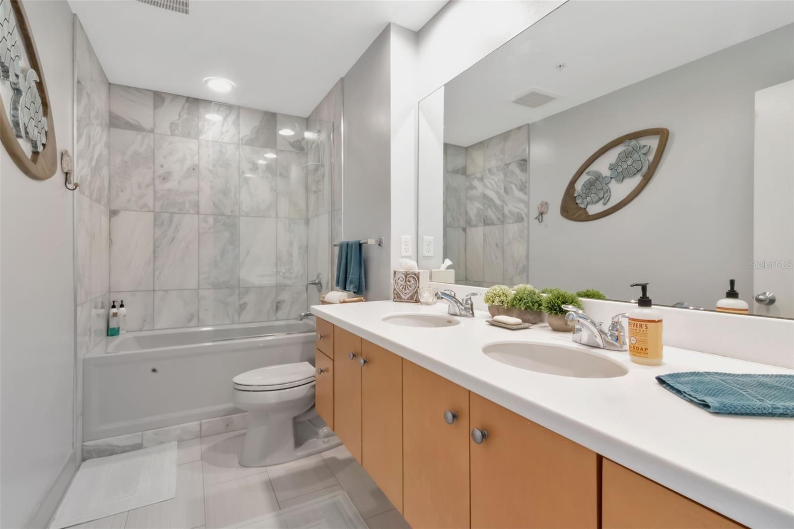 Image 15 of 80 For 1120 Kennedy Boulevard 611