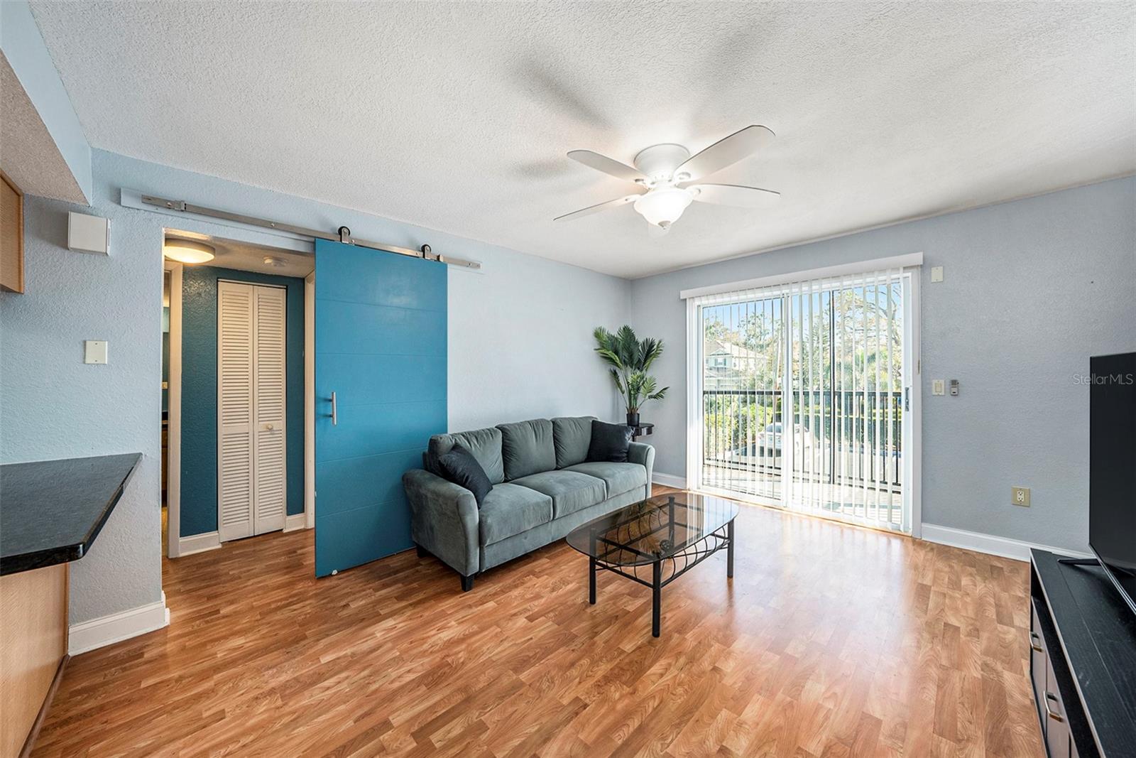 Image 11 of 29 For 3711 Iowa Avenue 214