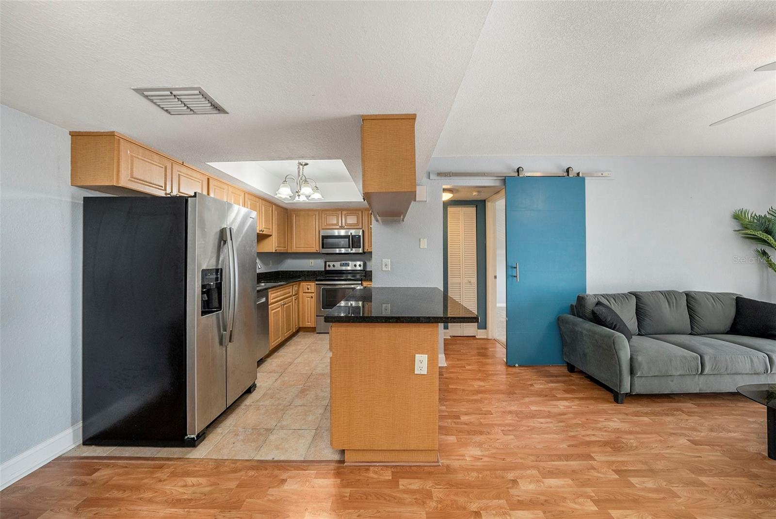 Image 4 of 29 For 3711 Iowa Avenue 214