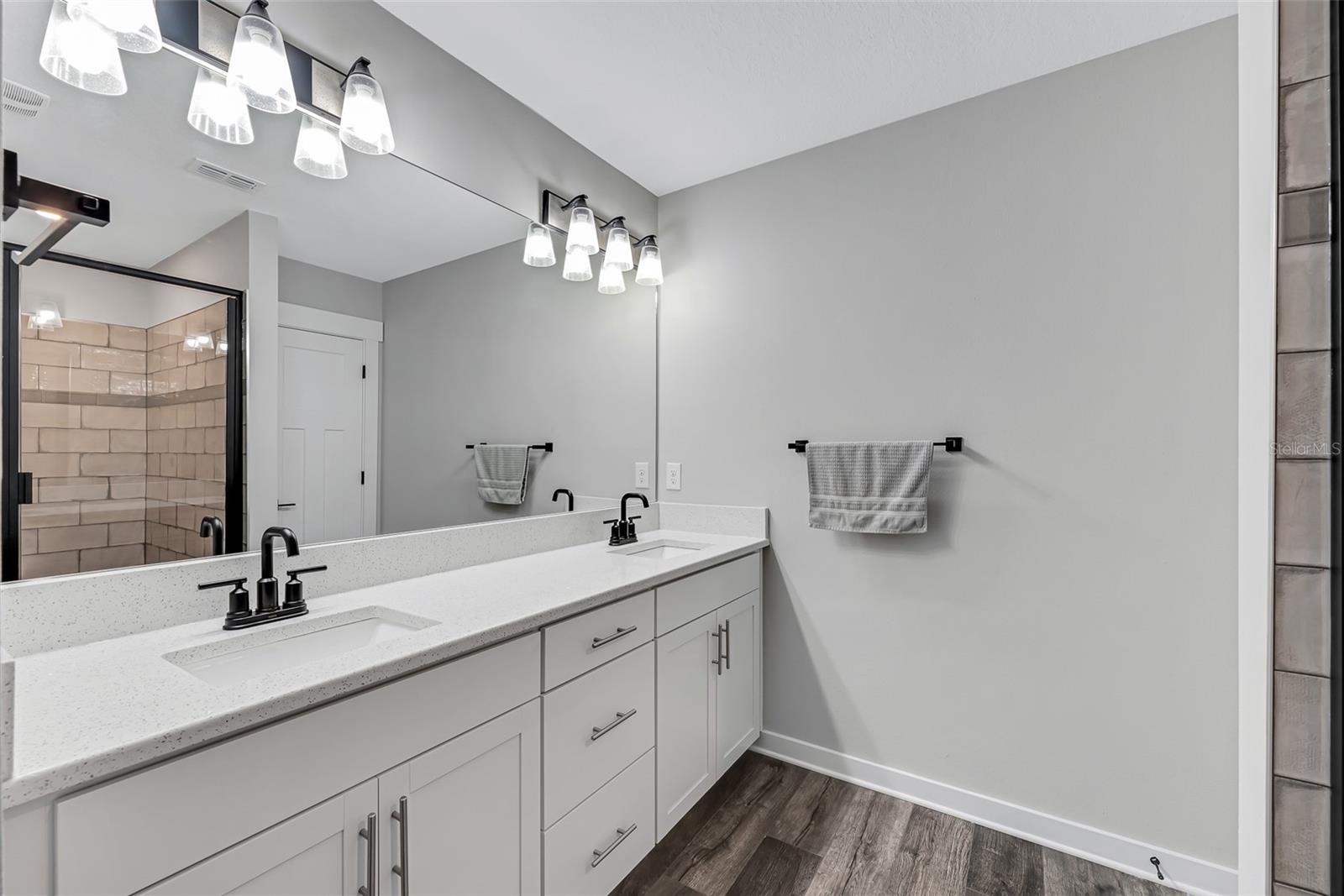 Image 20 of 31 For 2704 Gray Street B