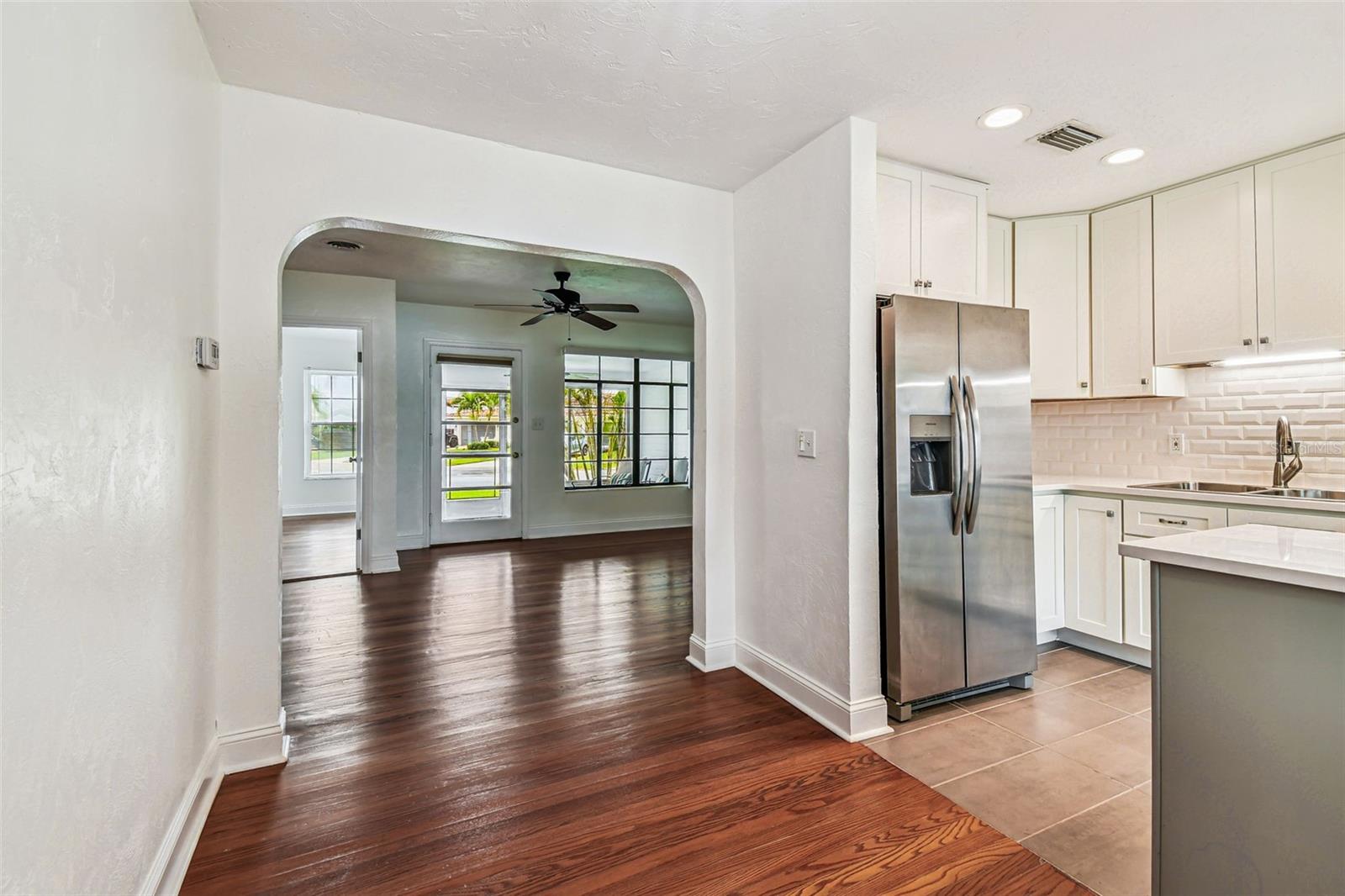 Image 10 of 32 For 275 Mateo Way Ne