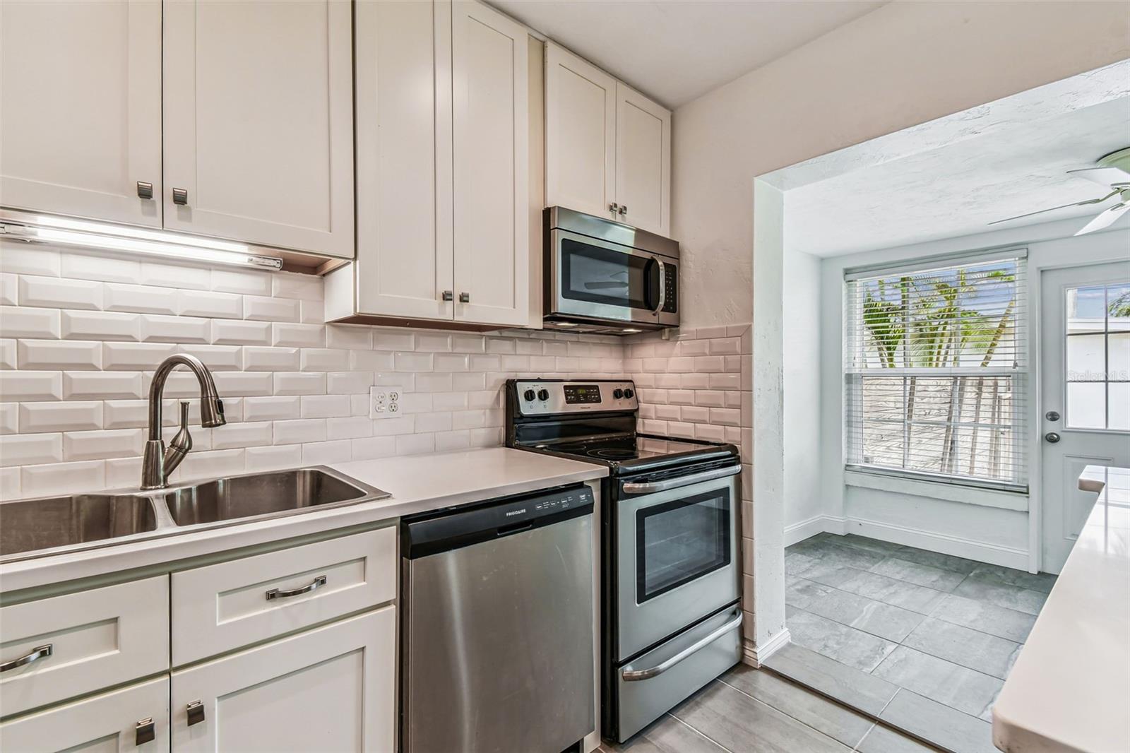 Image 14 of 32 For 275 Mateo Way Ne
