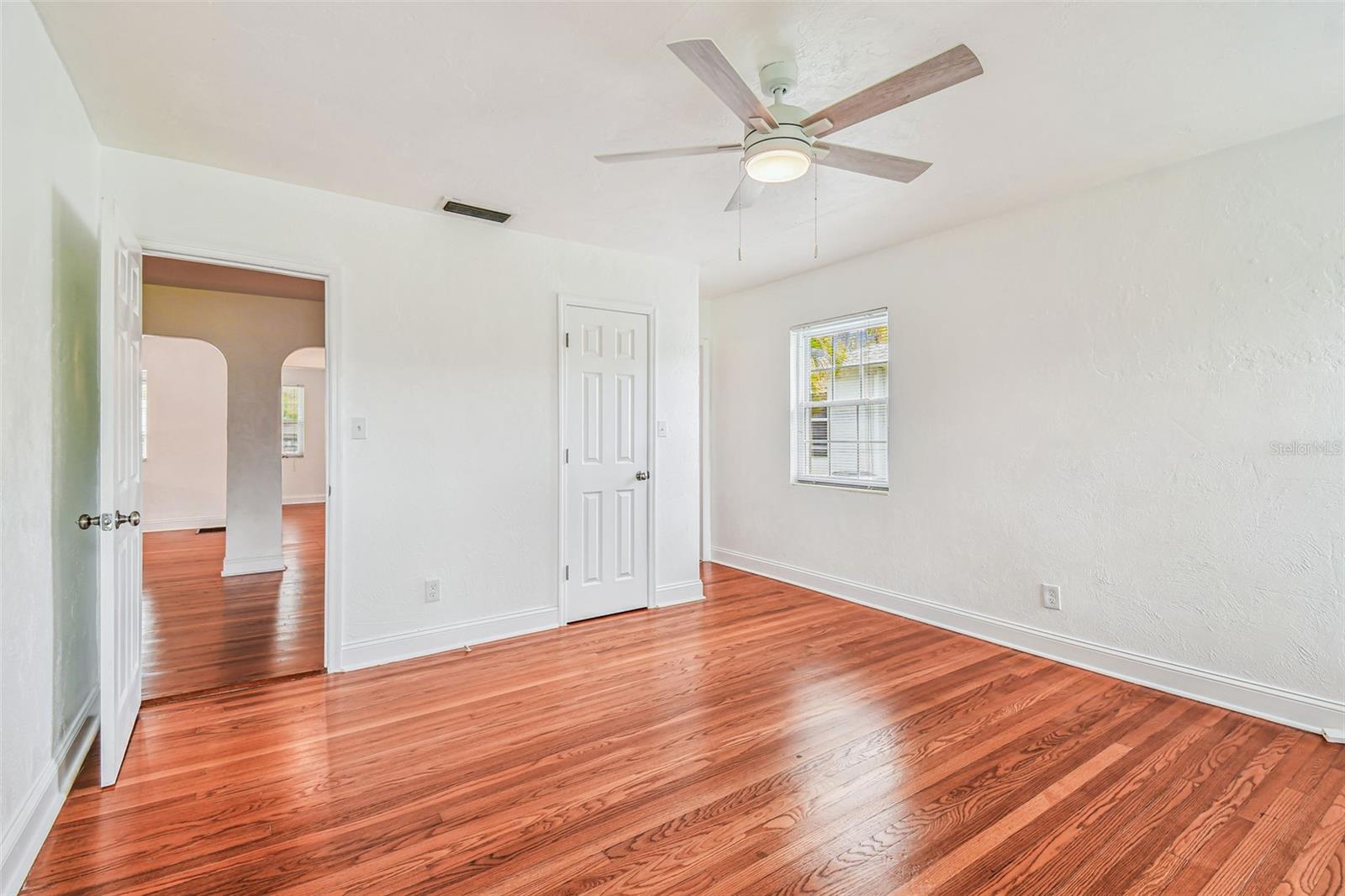 Image 23 of 32 For 275 Mateo Way Ne