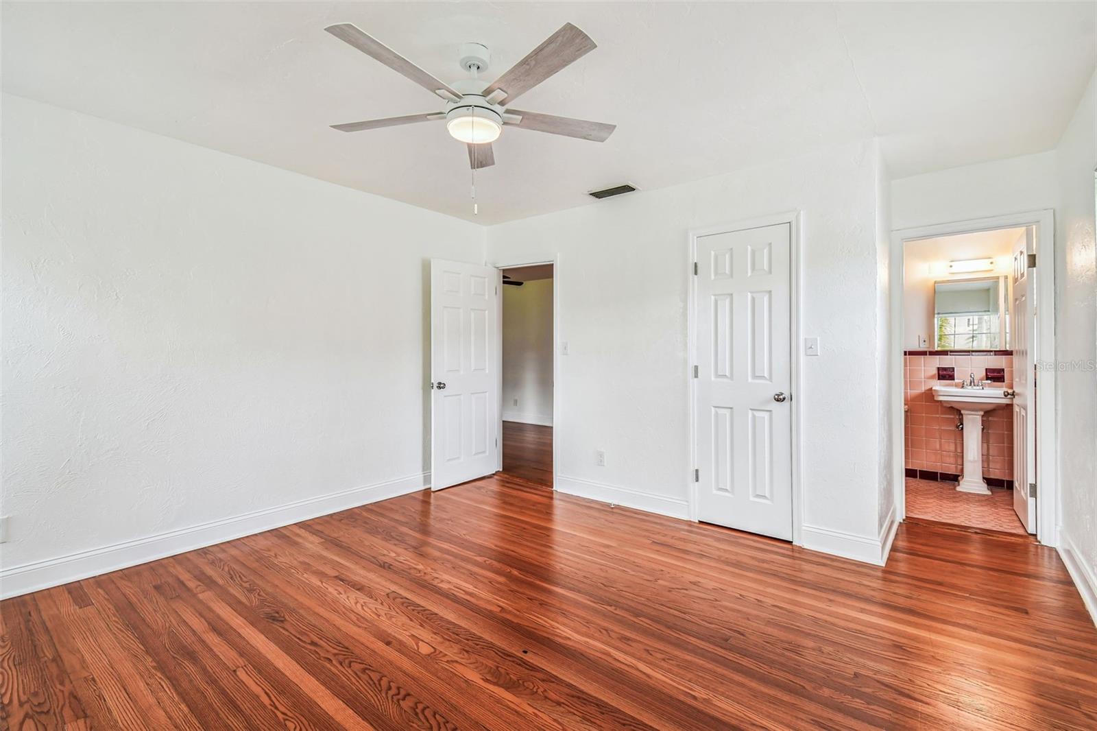 Image 24 of 32 For 275 Mateo Way Ne