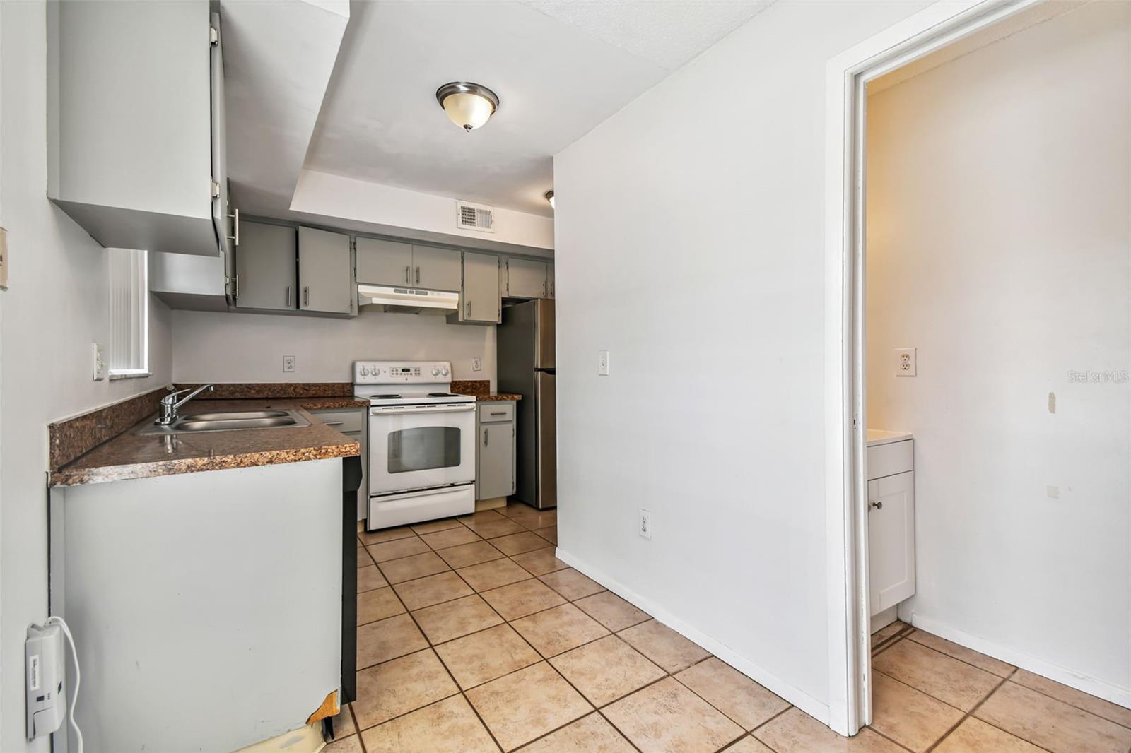 Image 16 of 68 For 14114 Village View Drive