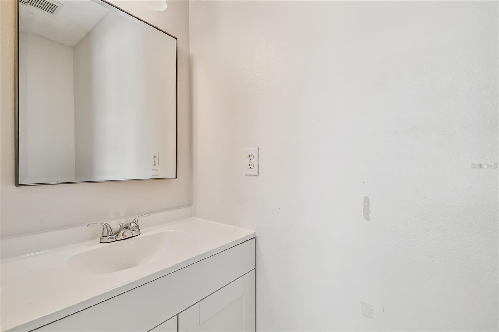 Image 18 of 68 For 14114 Village View Drive