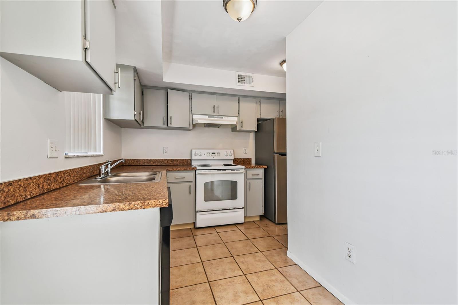 Image 20 of 68 For 14114 Village View Drive