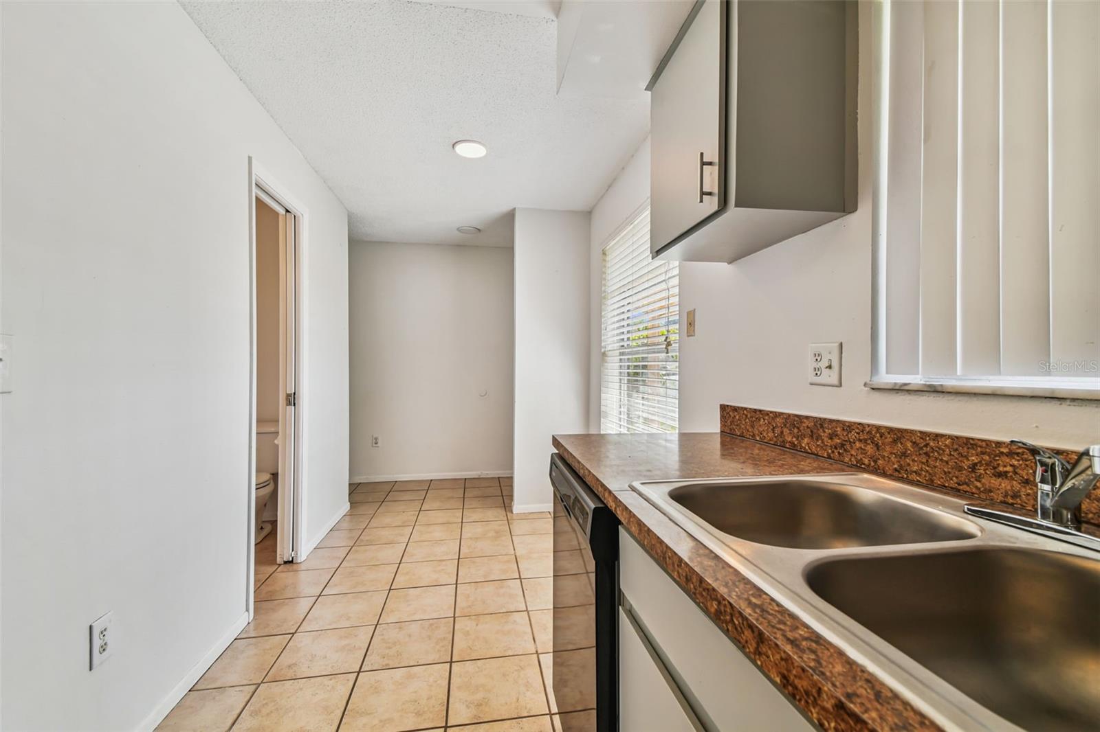 Image 22 of 68 For 14114 Village View Drive
