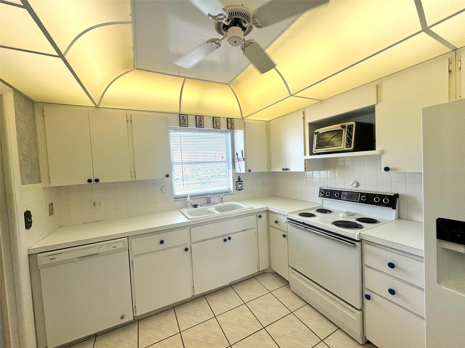 Image 10 of 51 For 4775 Cove Circle 403