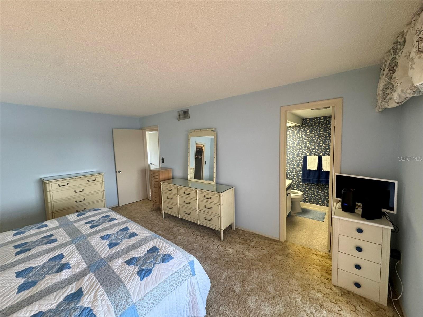 Image 21 of 51 For 4775 Cove Circle 403