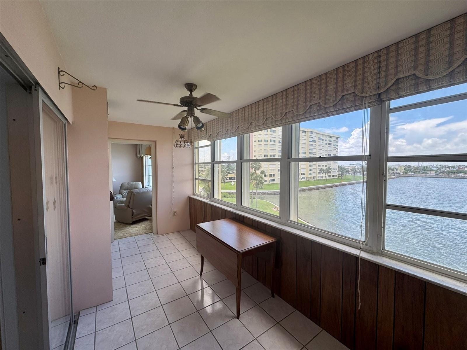 Image 23 of 51 For 4775 Cove Circle 403