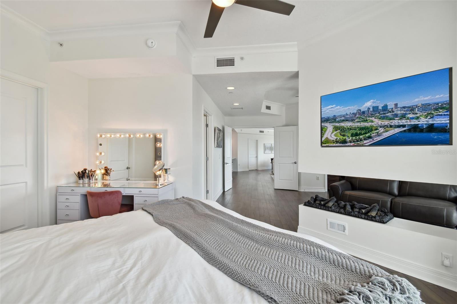 Image 22 of 40 For 1209 Cumberland Avenue 2101