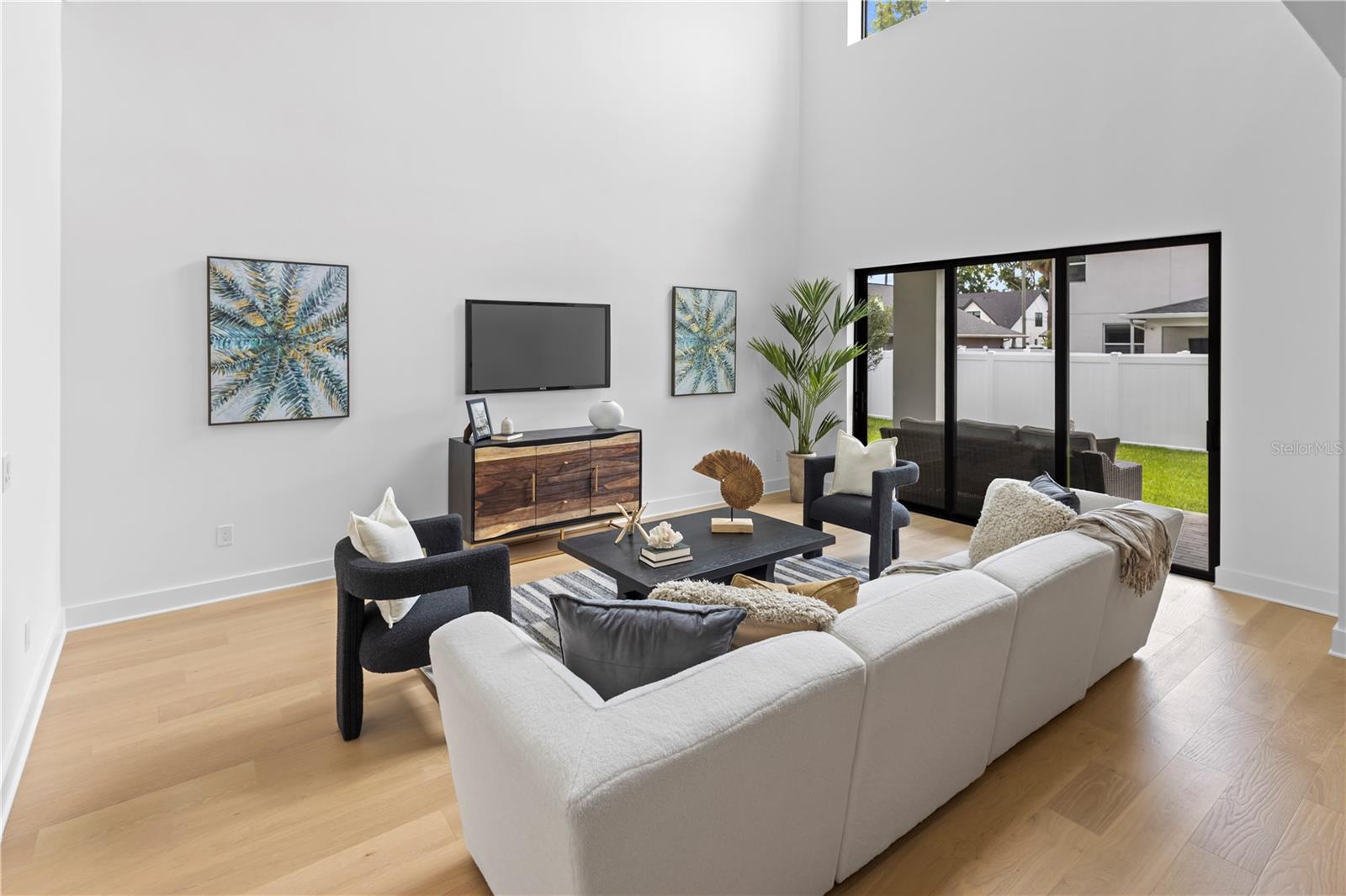 Image 32 of 92 For 3206 La Salle Street