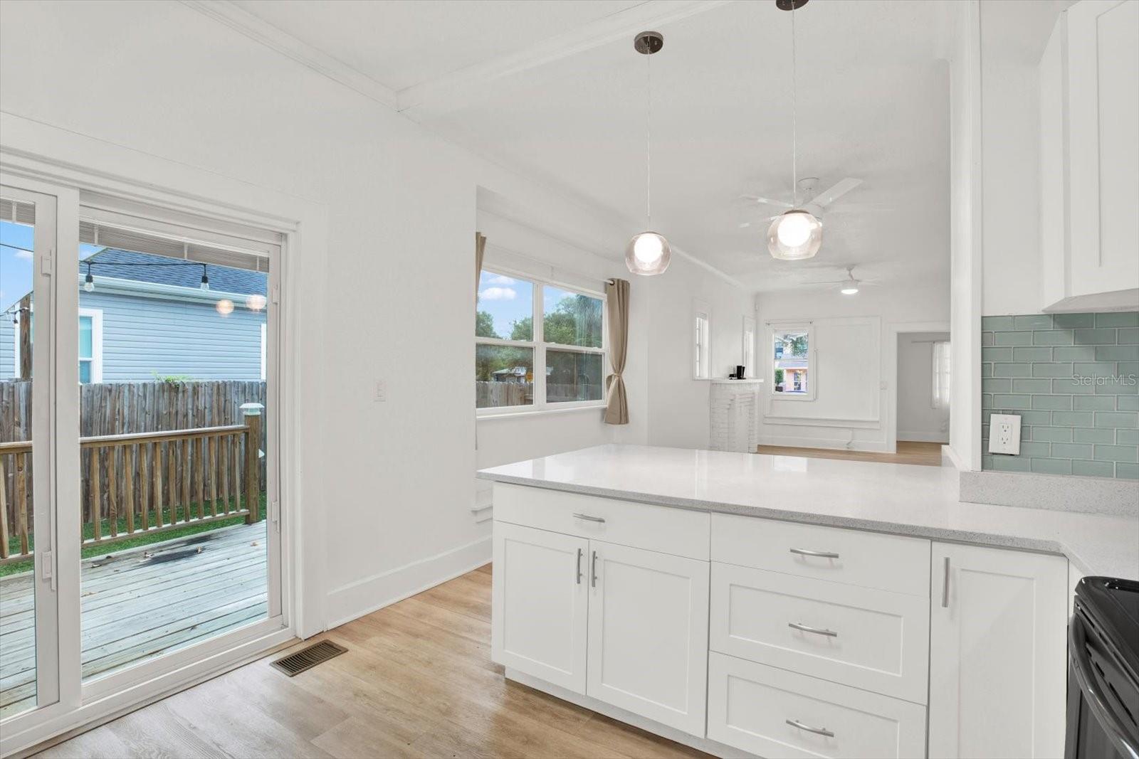 Image 11 of 27 For 1017 16th Avenue S