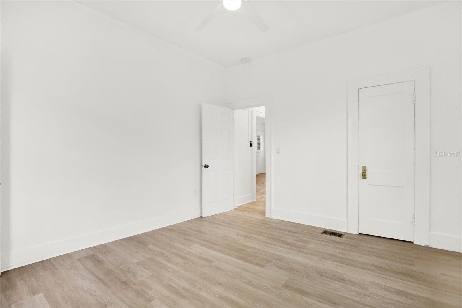 Image 12 of 27 For 1017 16th Avenue S