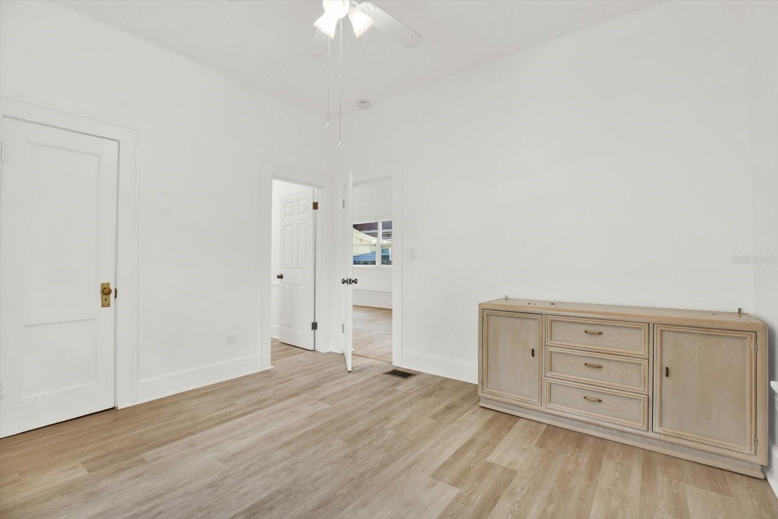 Image 15 of 27 For 1017 16th Avenue S