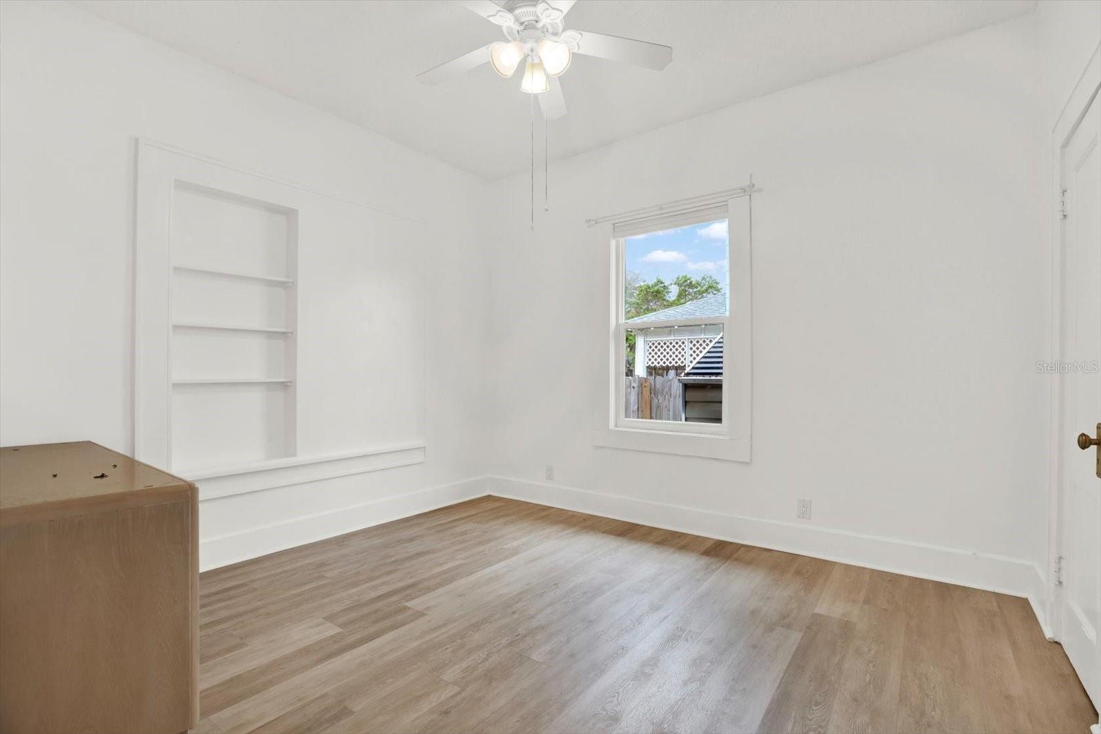 Image 16 of 27 For 1017 16th Avenue S