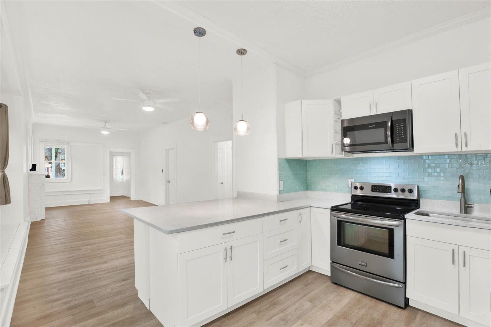Image 5 of 27 For 1017 16th Avenue S