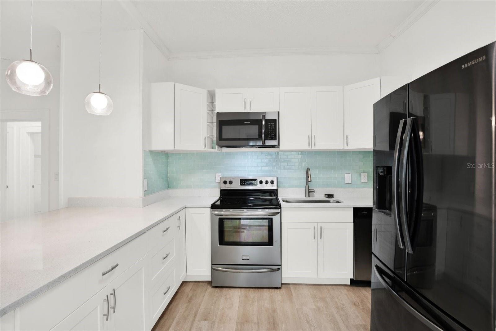 Image 6 of 27 For 1017 16th Avenue S