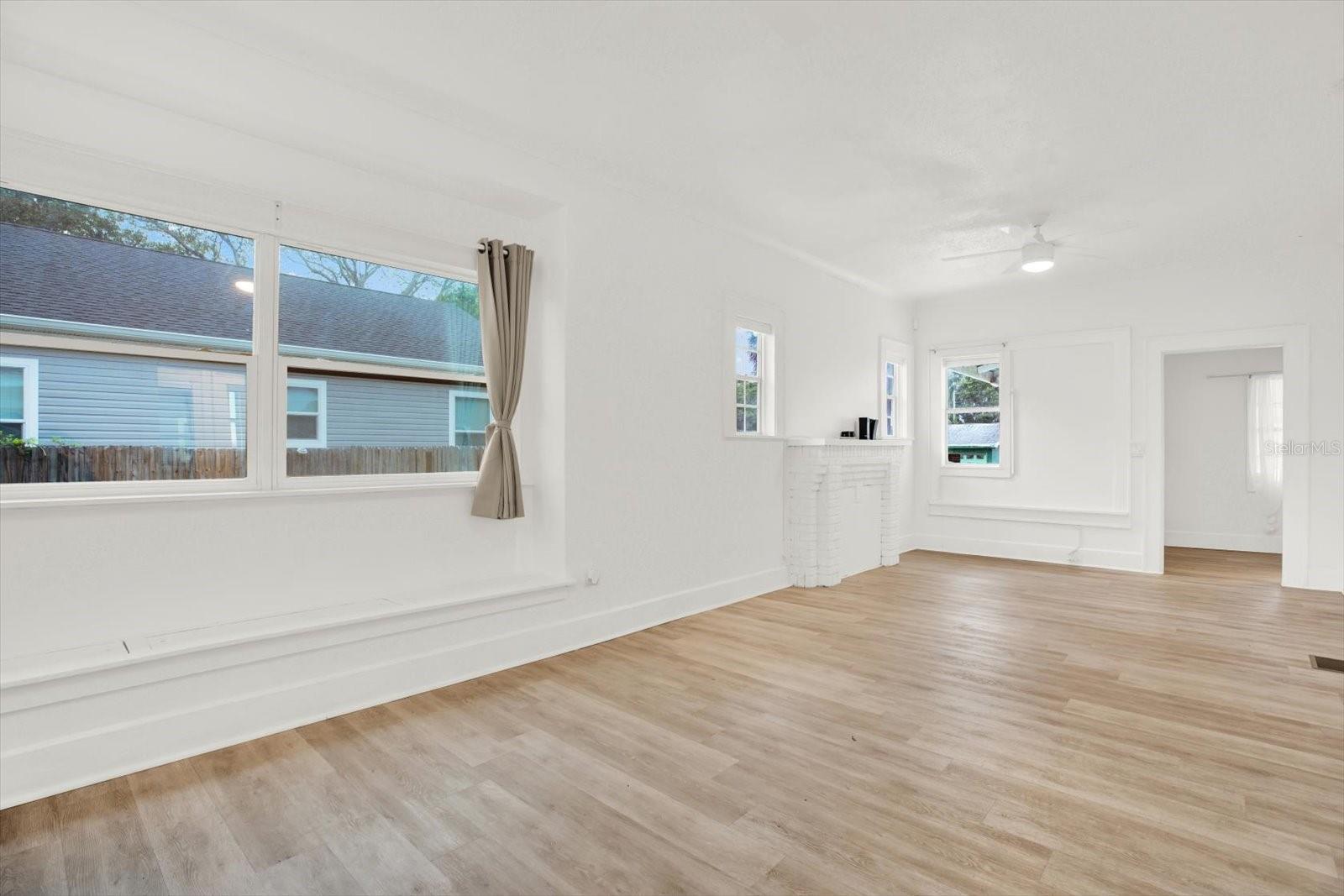 Image 7 of 27 For 1017 16th Avenue S