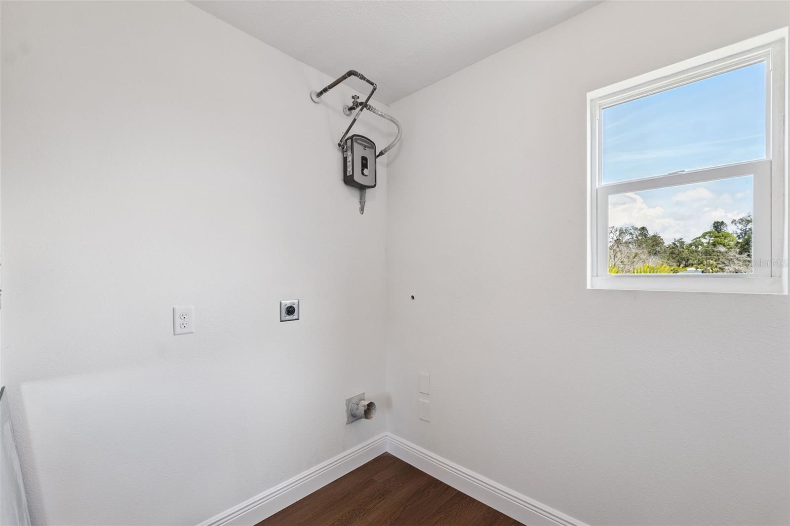 Image 24 of 73 For 7355 138th Street