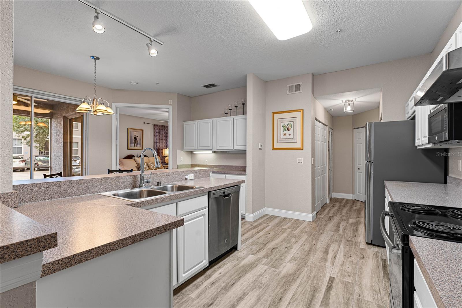 Image 13 of 31 For 5020 Sunridge Palms Drive 103