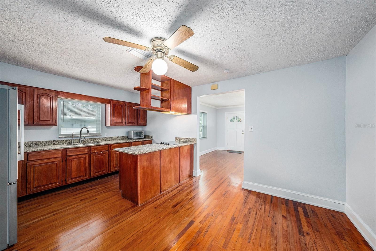Image 7 of 13 For 213 Lincoln Avenue
