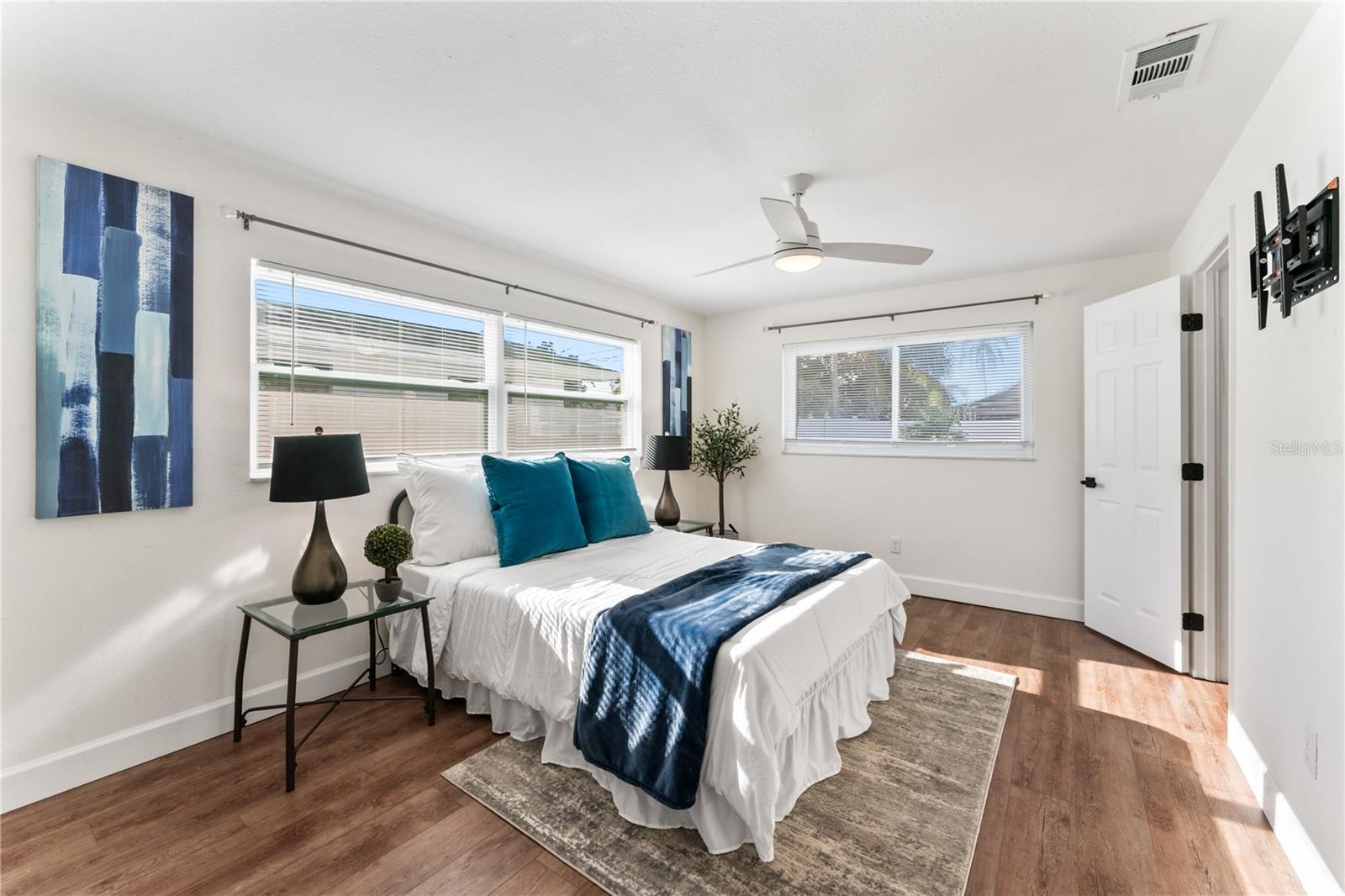 Image 21 of 38 For 13958 Antigua Drive