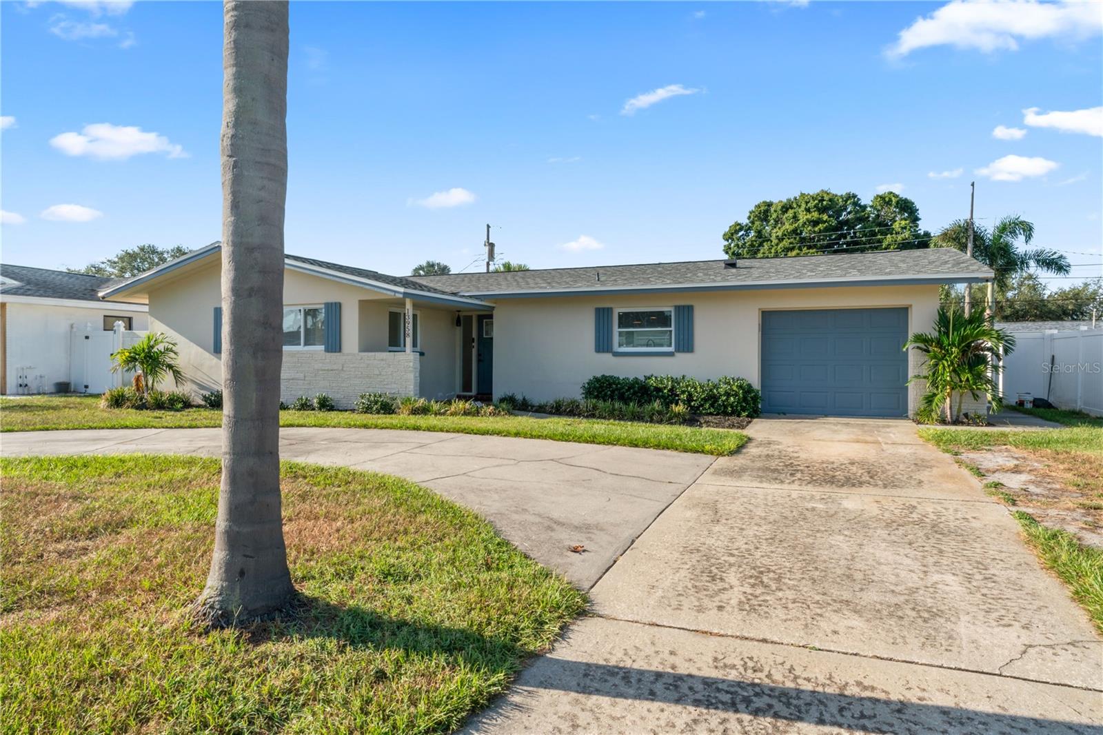 Image 32 of 38 For 13958 Antigua Drive