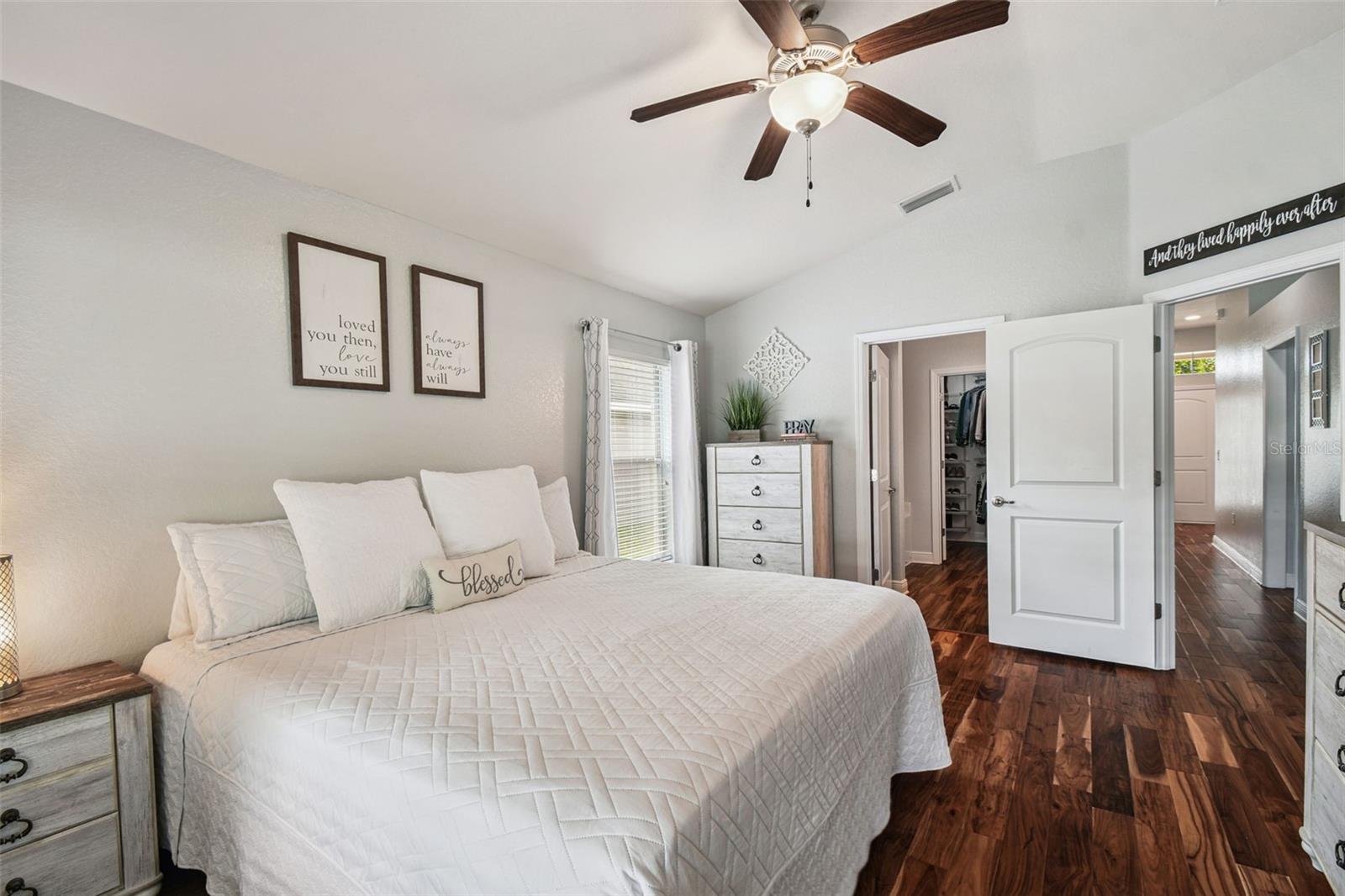 Listing photo id 13 for 9638 Jaybird Lane