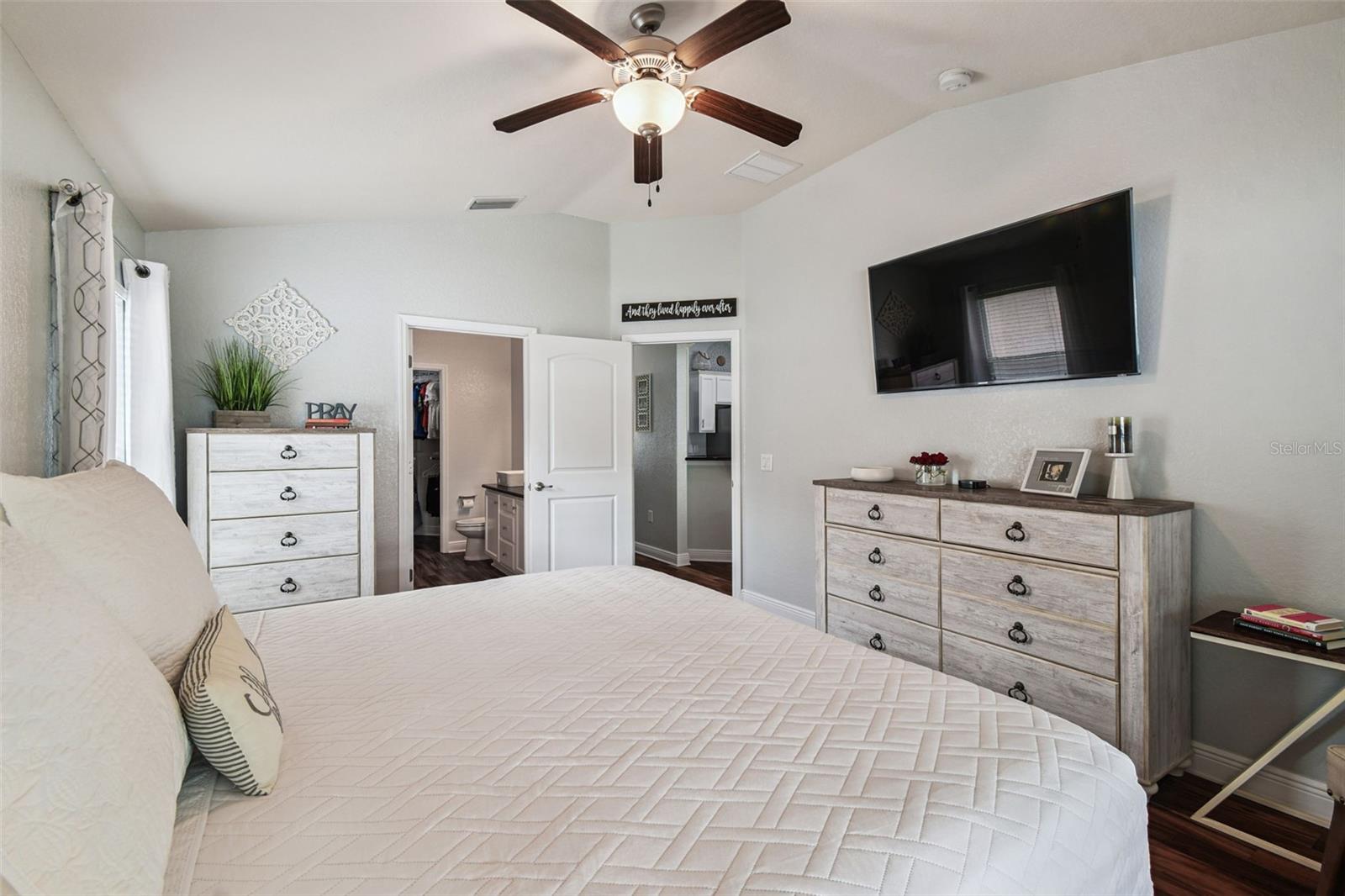 Listing photo id 14 for 9638 Jaybird Lane