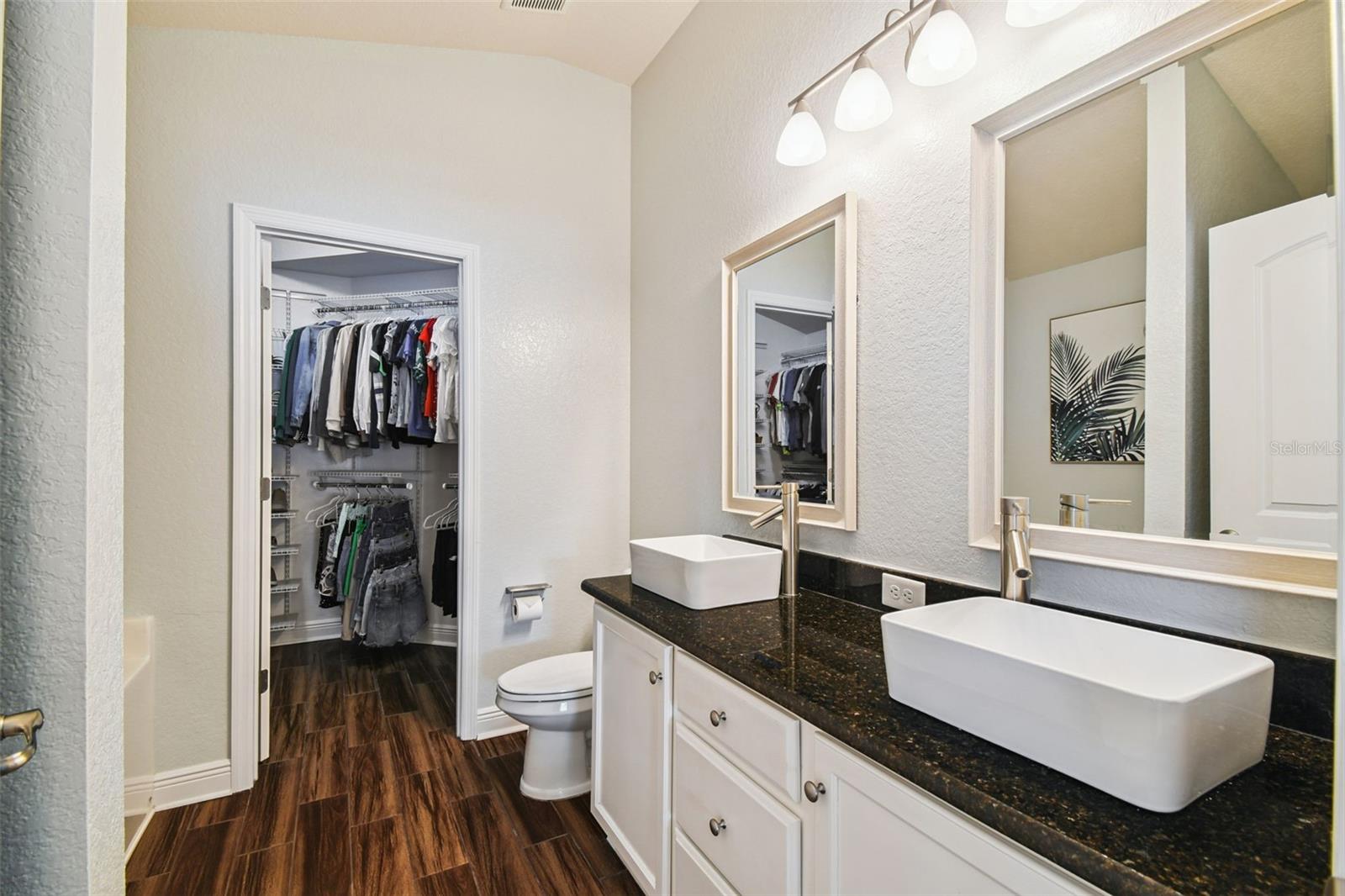 Listing photo id 15 for 9638 Jaybird Lane