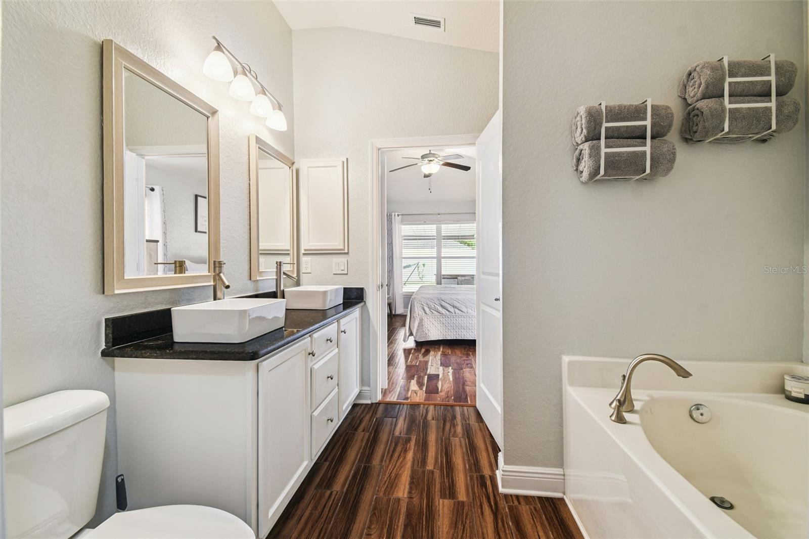 Listing photo id 16 for 9638 Jaybird Lane