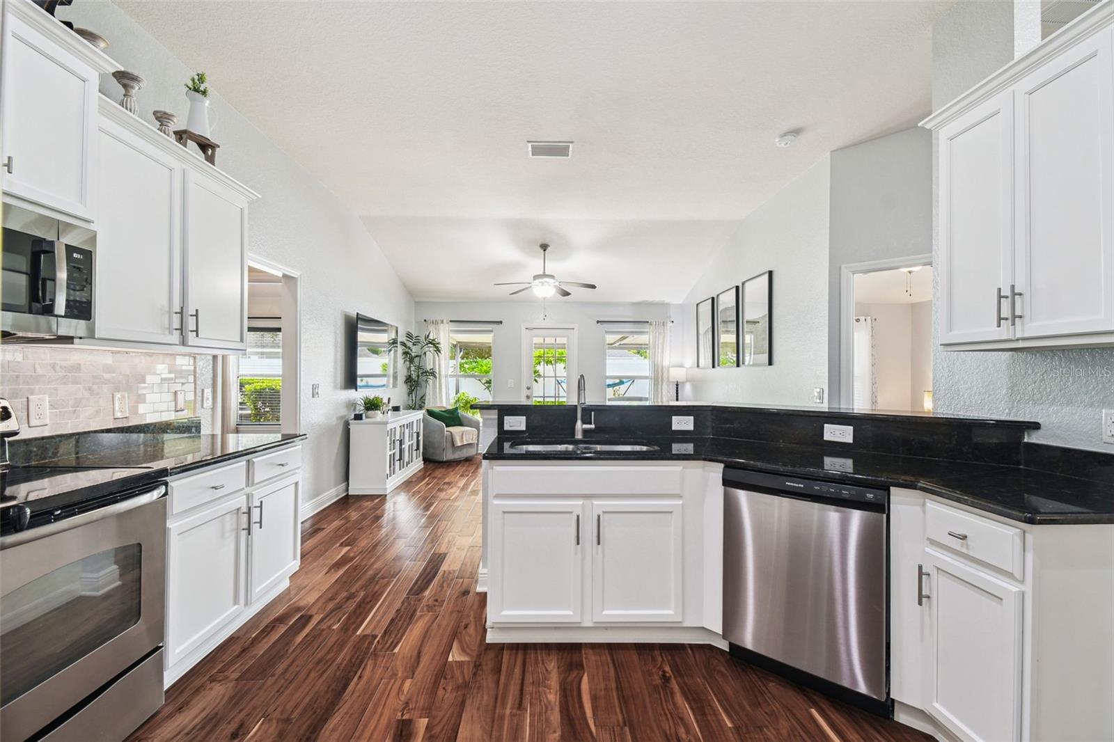 Listing photo id 21 for 9638 Jaybird Lane