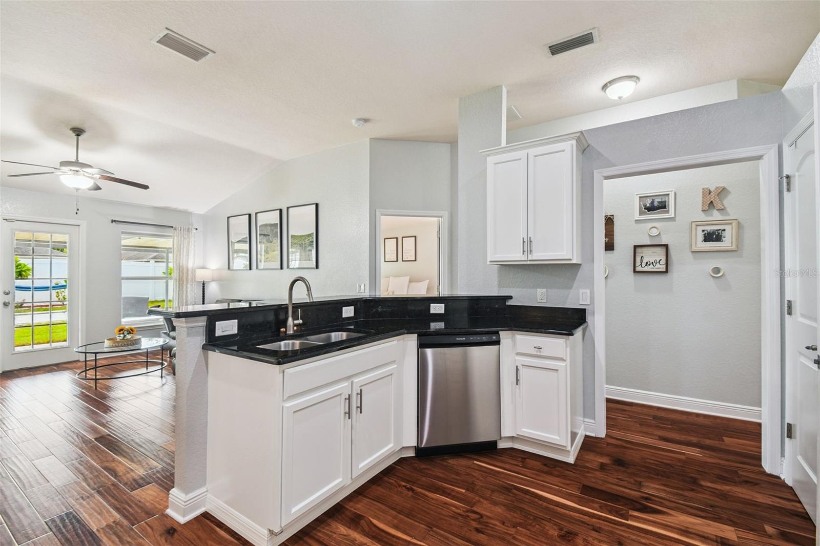 Listing photo id 22 for 9638 Jaybird Lane
