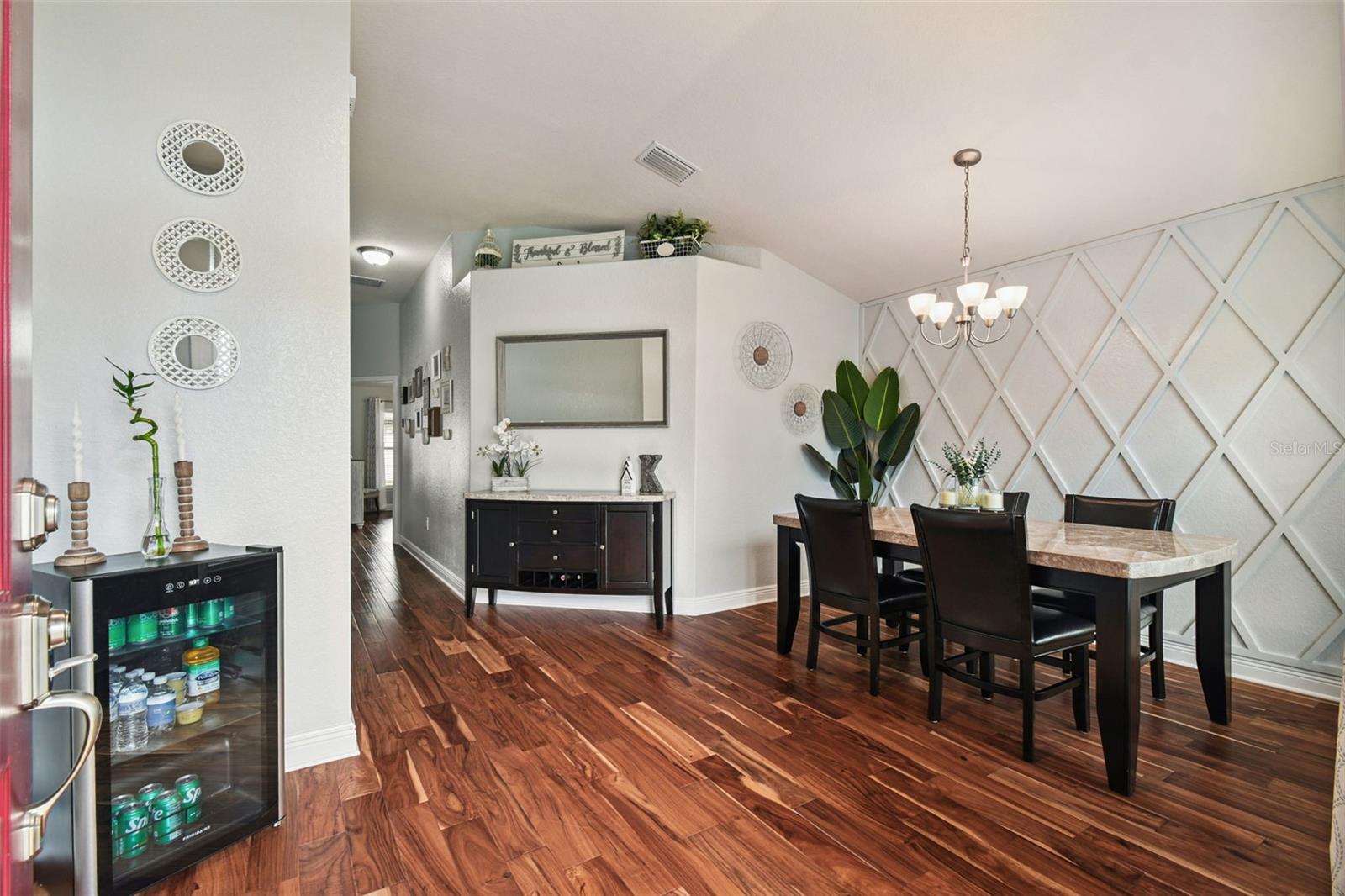 Listing photo id 4 for 9638 Jaybird Lane
