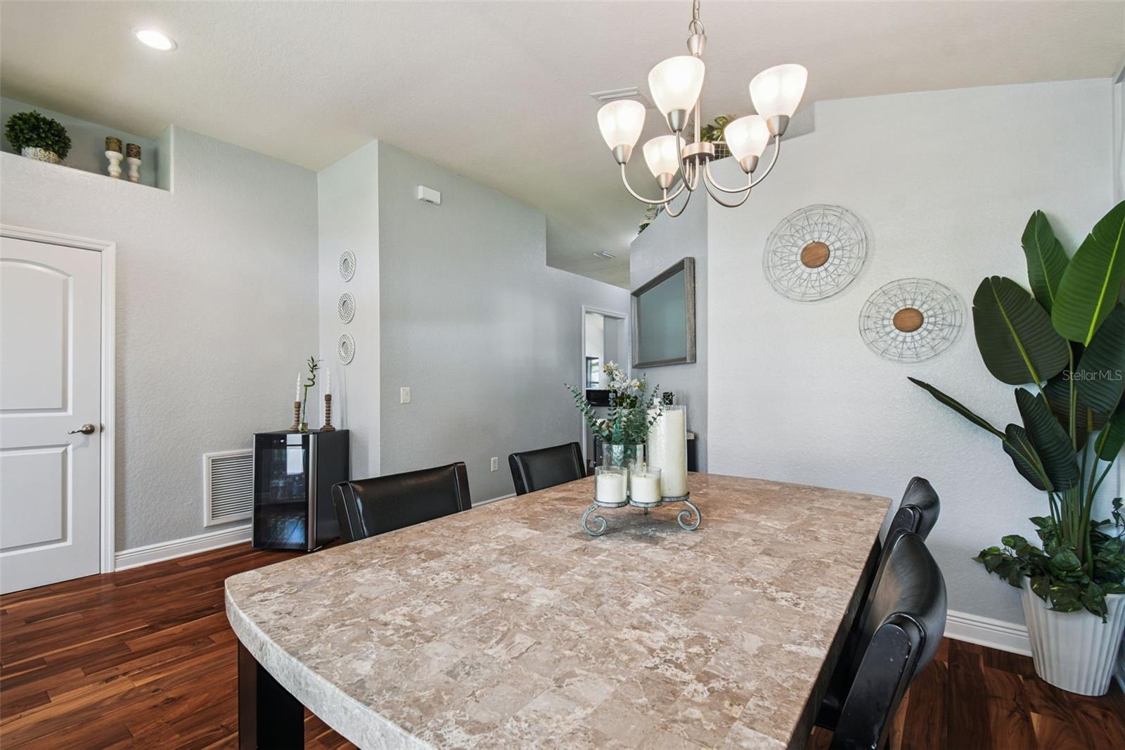 Listing photo id 7 for 9638 Jaybird Lane