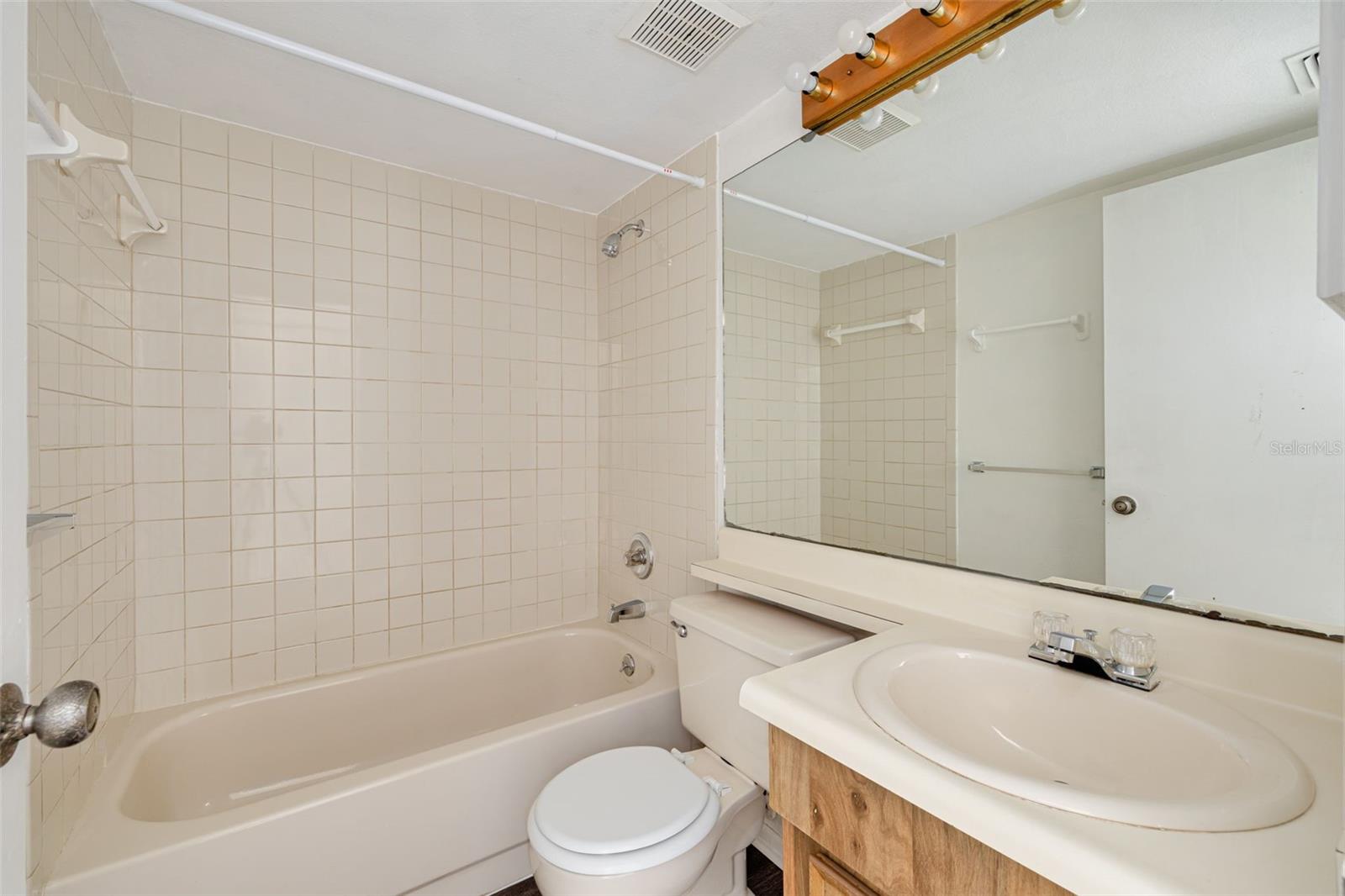 Image 9 of 19 For 7238 Bank Drive 104