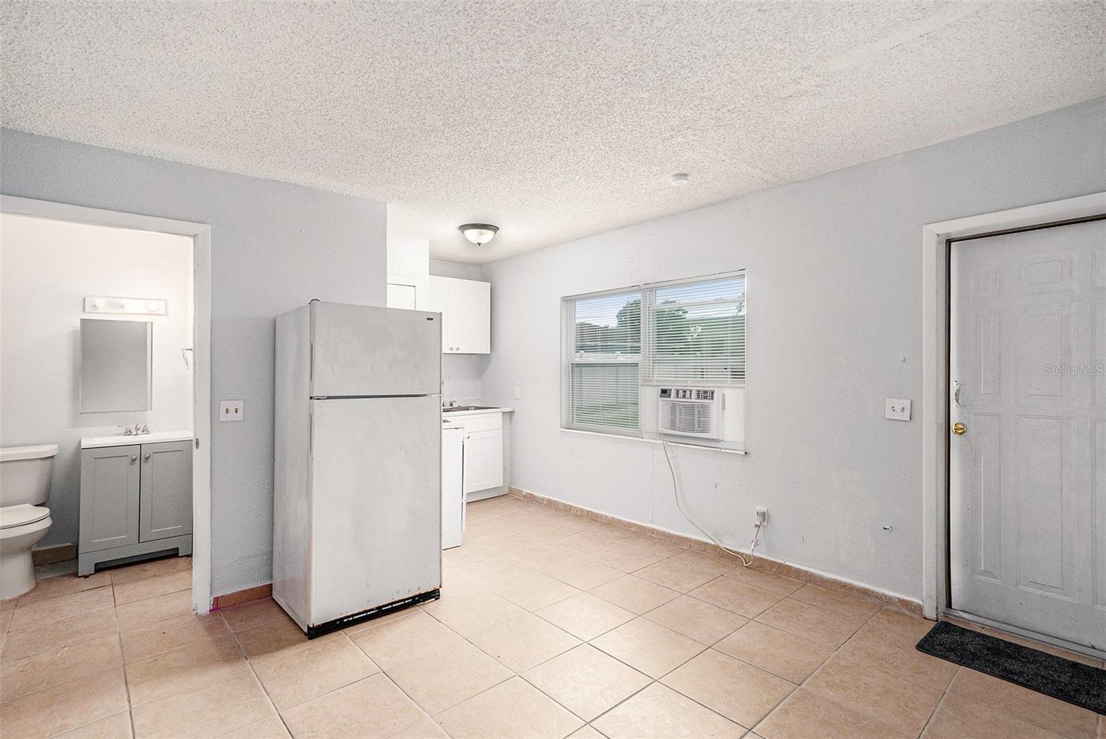 Image 4 of 6 For 213 Lincoln Avenue A
