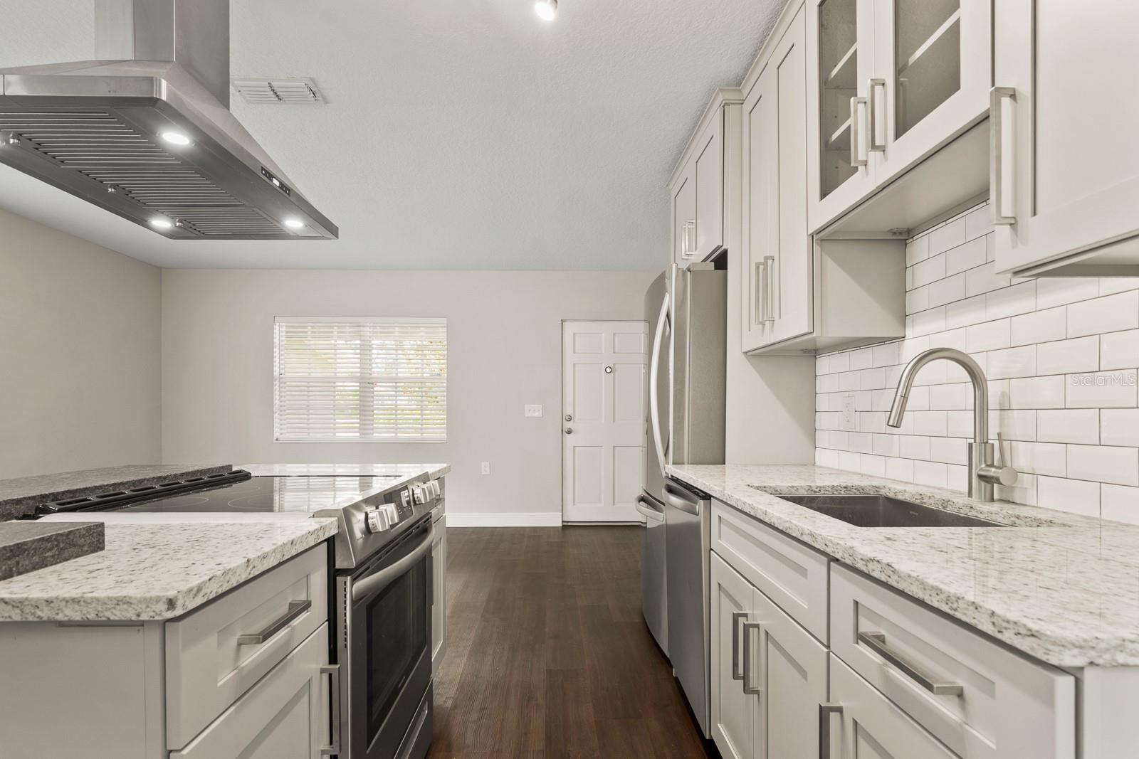 Image 11 of 41 For 710 Hiawatha Street