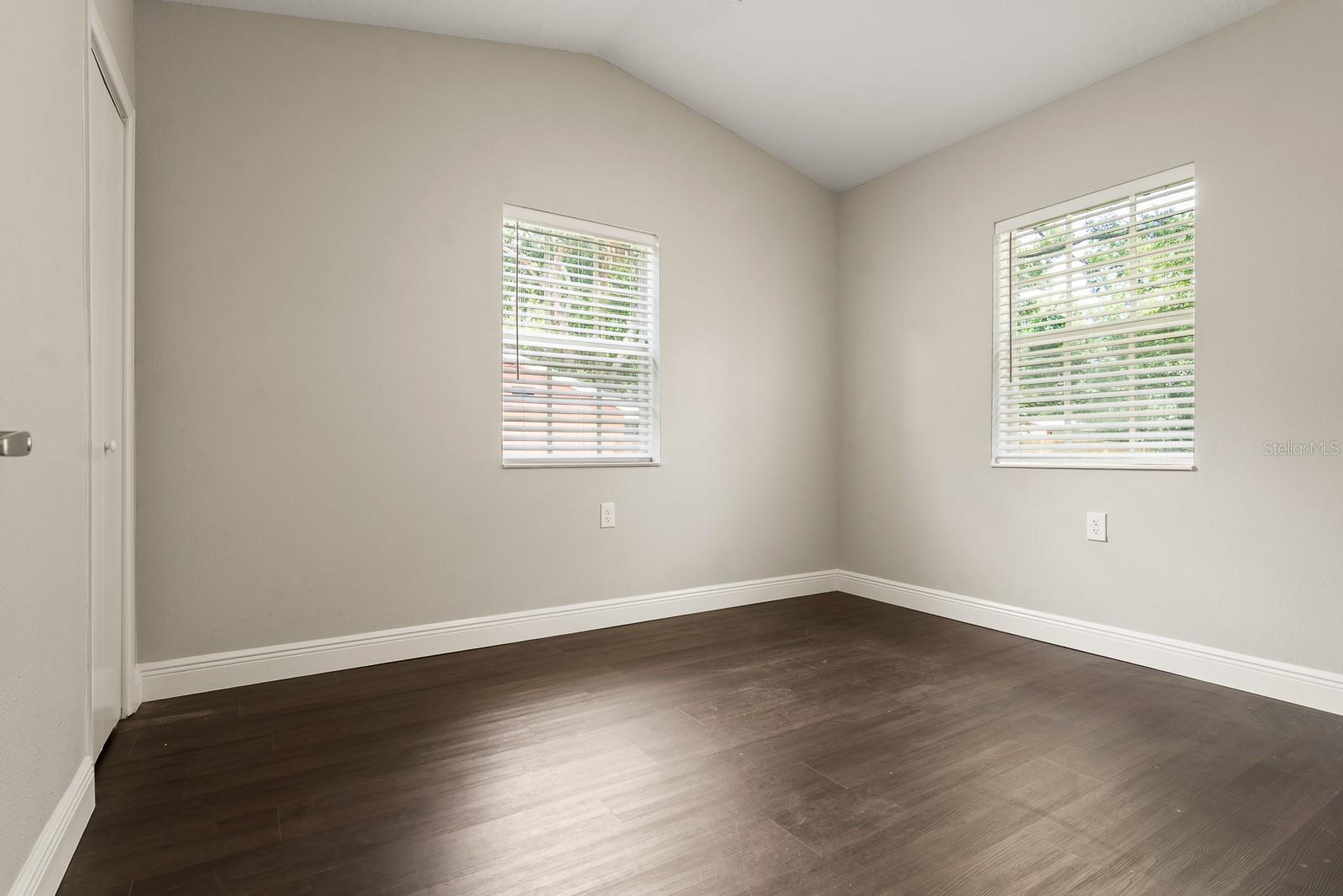 Image 23 of 41 For 710 Hiawatha Street