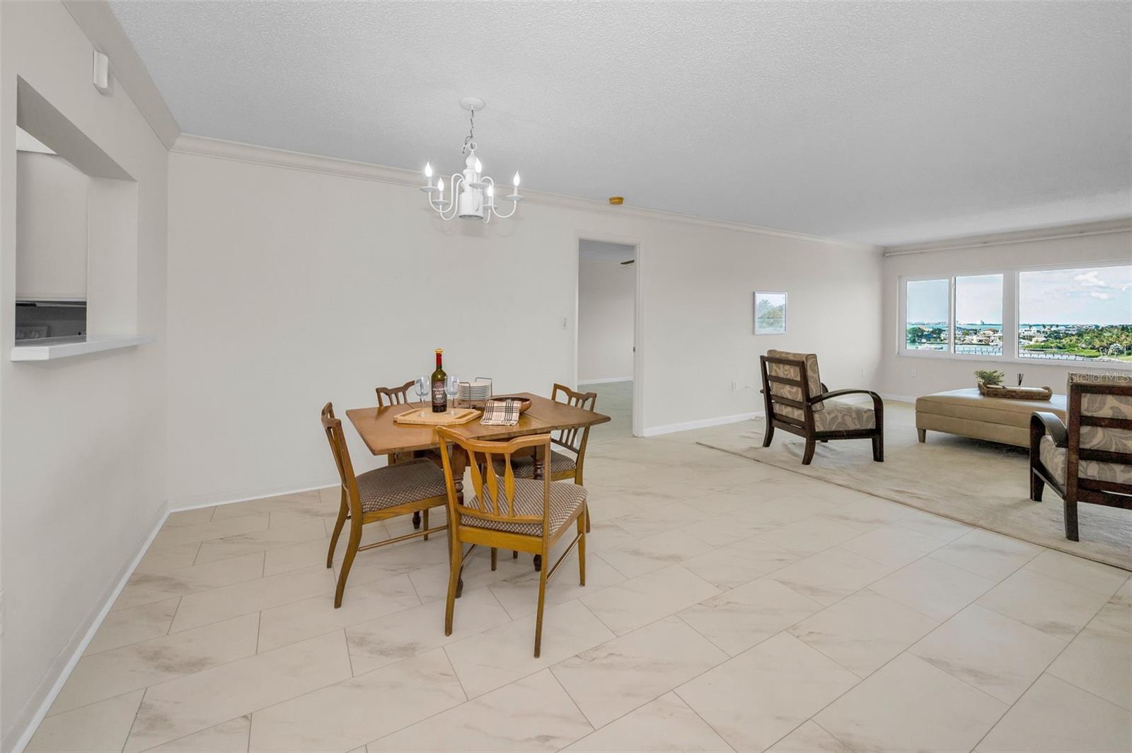 Image 17 of 87 For 100 Bluff View Drive 608c
