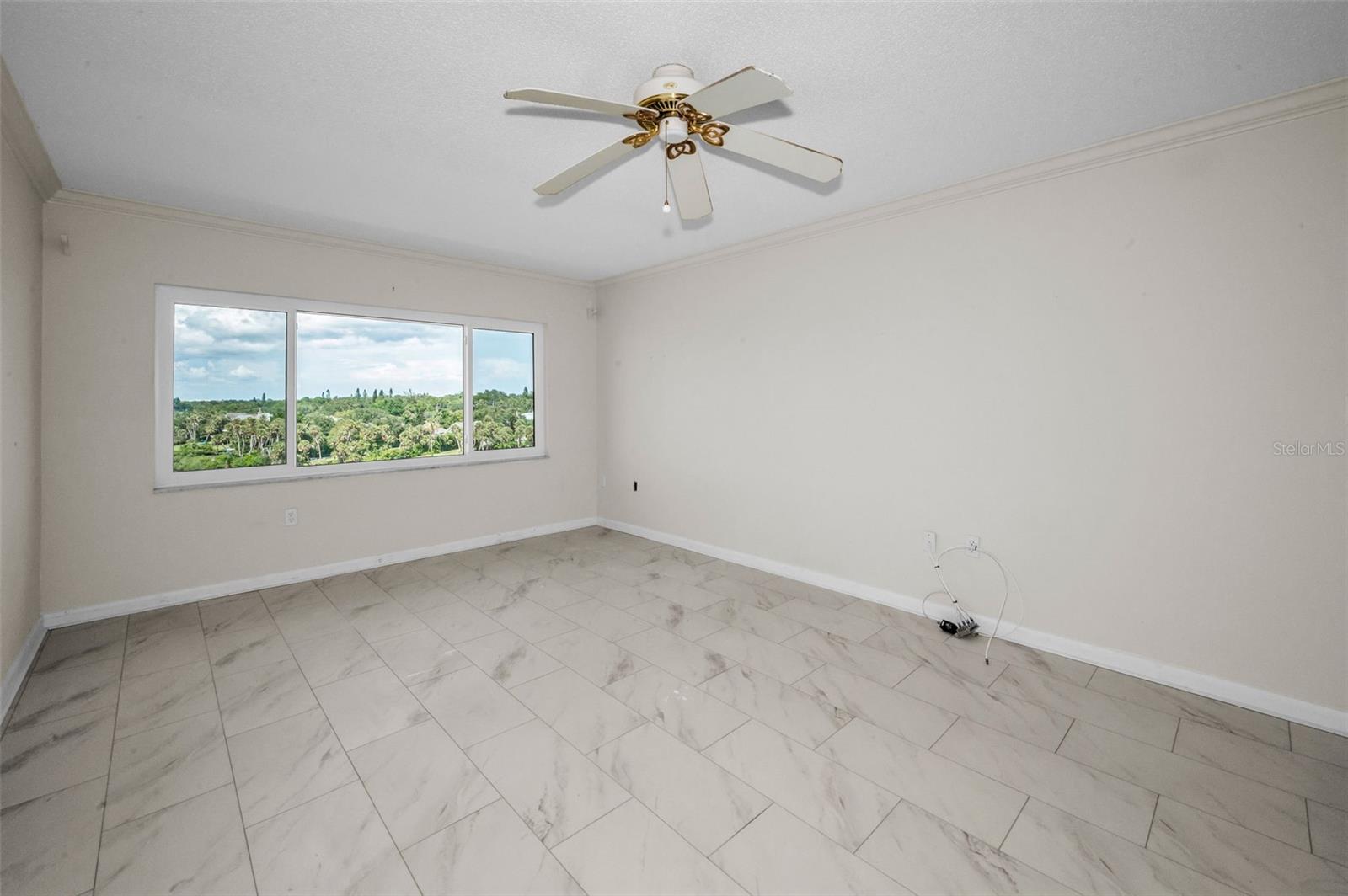 Image 36 of 87 For 100 Bluff View Drive 608c