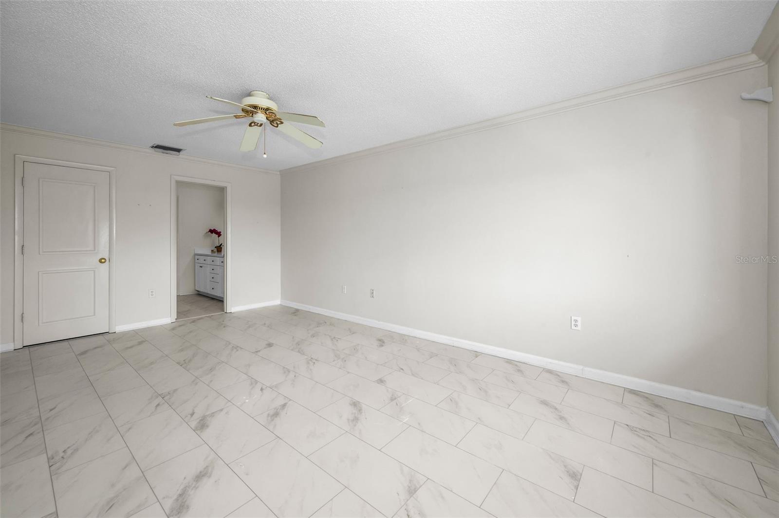 Image 38 of 87 For 100 Bluff View Drive 608c