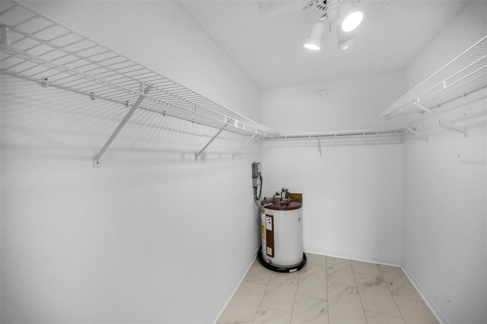 Image 42 of 87 For 100 Bluff View Drive 608c