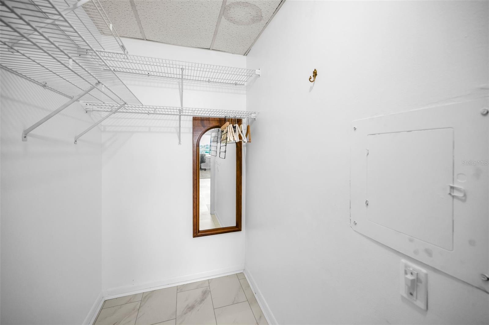 Image 47 of 87 For 100 Bluff View Drive 608c