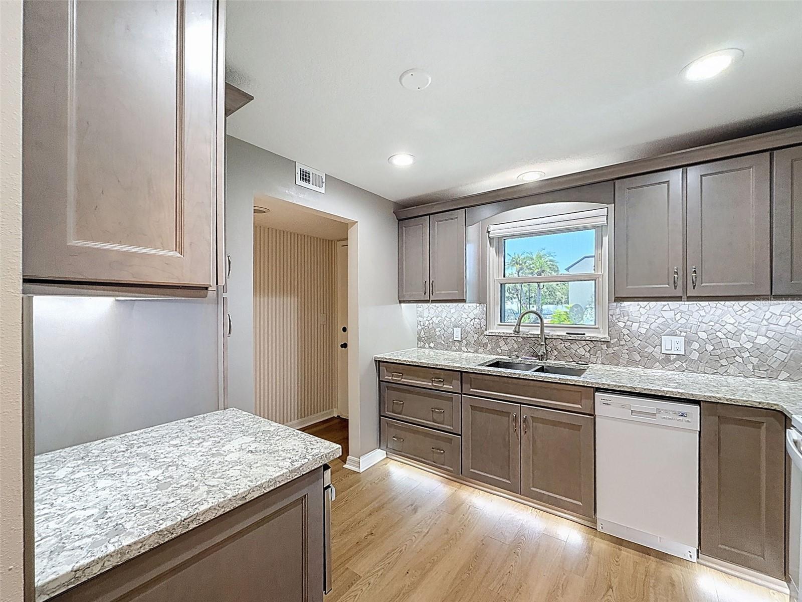 Image 10 of 47 For 1100 East Bay Drive 38