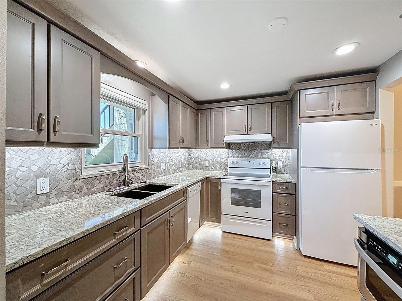 Image 11 of 47 For 1100 East Bay Drive 38