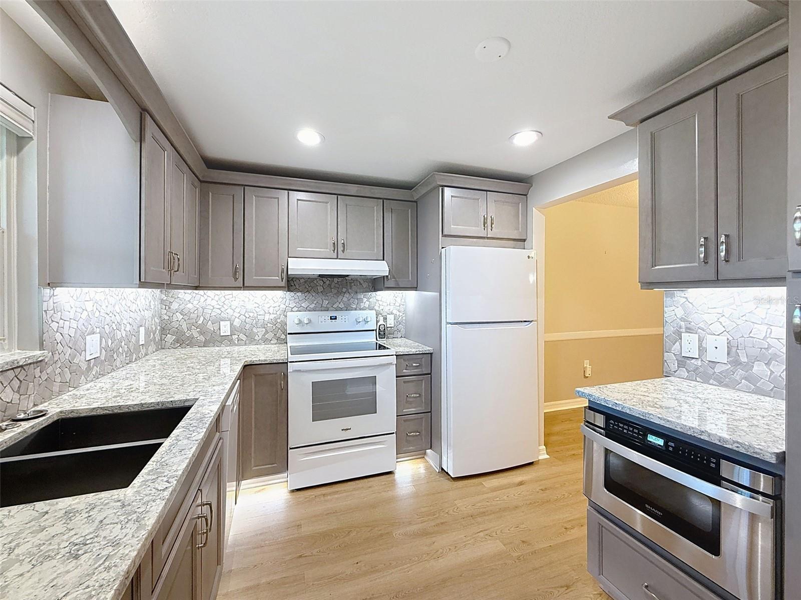 Image 12 of 47 For 1100 East Bay Drive 38